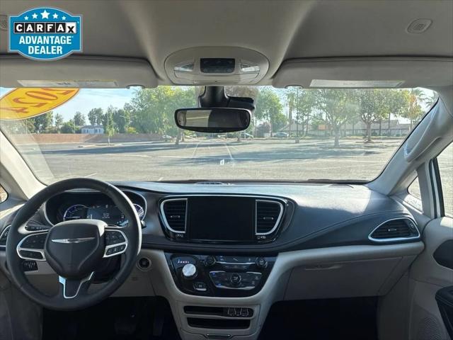 2024 Chrysler Pacifica Hybrid Select