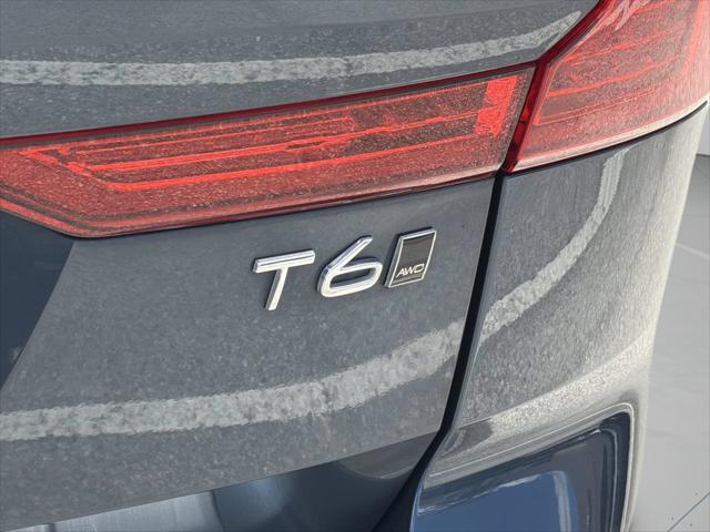 2021 Volvo XC60 T6 Momentum