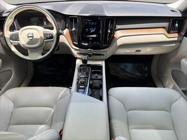 2021 Volvo XC60 T6 Momentum