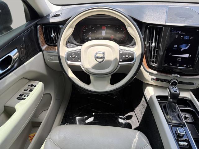 2021 Volvo XC60 T6 Momentum