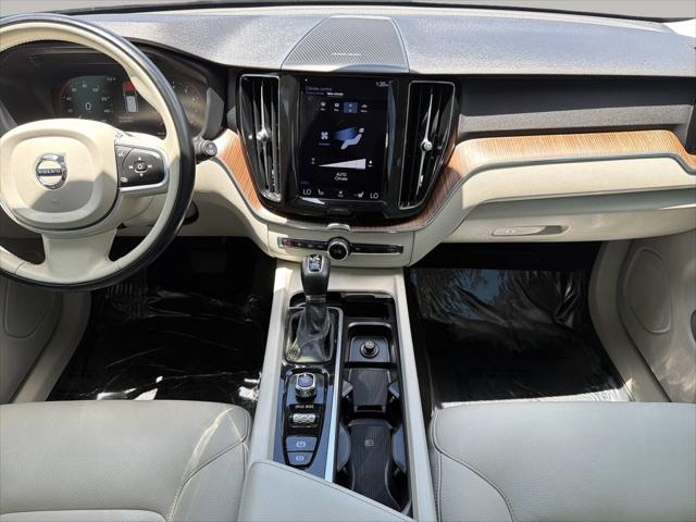 2021 Volvo XC60 T6 Momentum