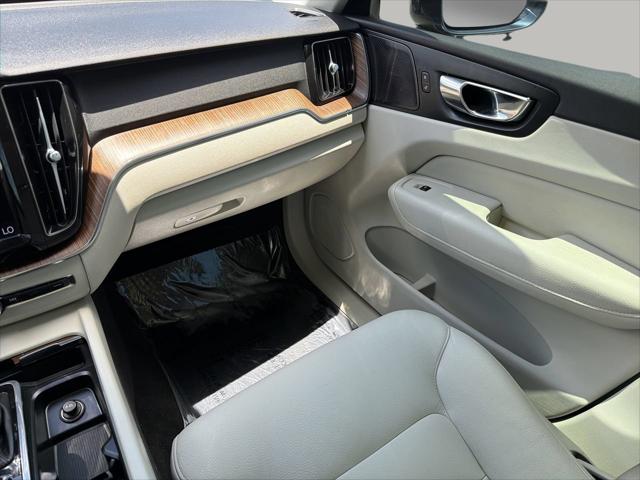 2021 Volvo XC60 T6 Momentum