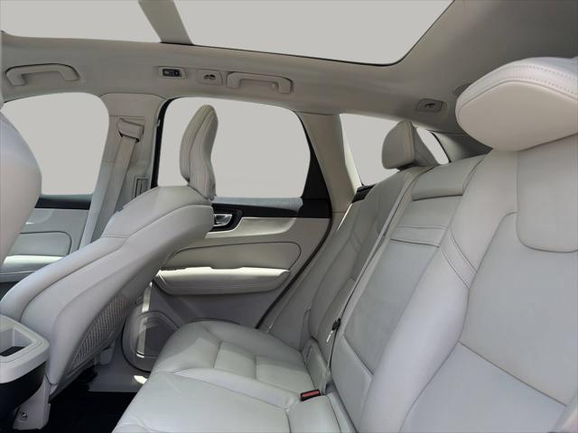 2021 Volvo XC60 T6 Momentum
