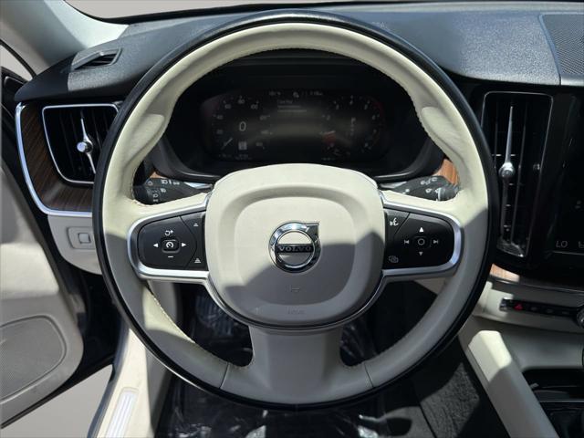 2021 Volvo XC60 T6 Momentum