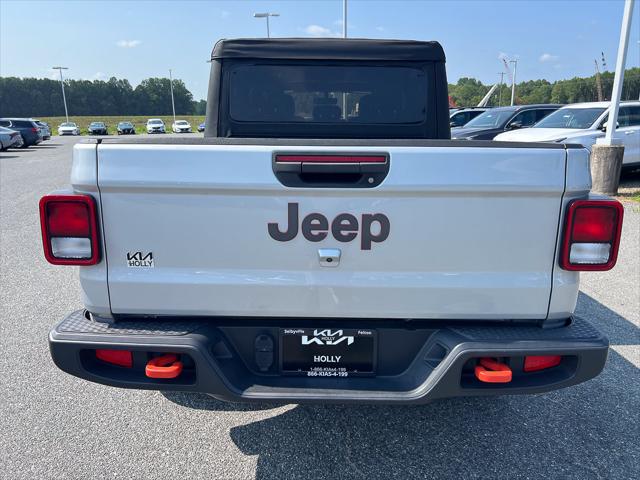 2022 Jeep Gladiator Sport
