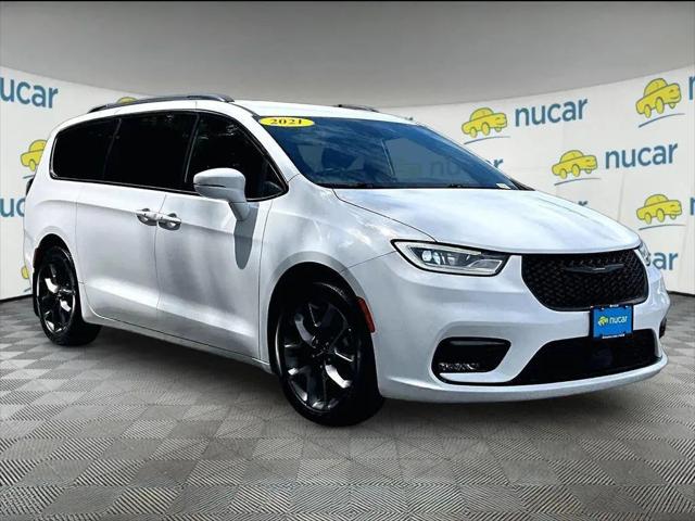 2021 Chrysler Pacifica Touring L for sale in Lowell, MA