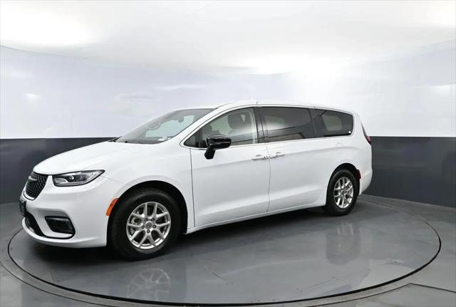 2024 Chrysler Pacifica Touring L for sale in Valencia, CA