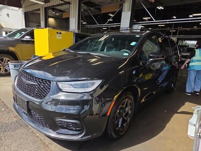 2023 Chrysler Pacifica Hybrid Limited for sale in Golden Valley, MN