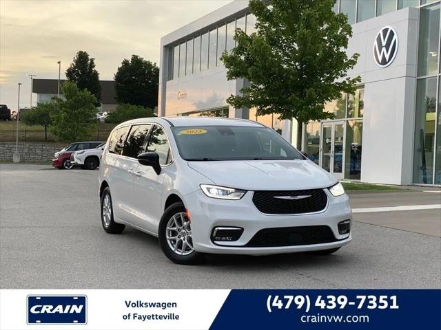 2025 Chrysler Pacifica Select for sale in Fayetteville, AR