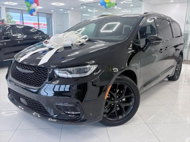 2025 Chrysler Pacifica Limited for sale in Inwood, NY