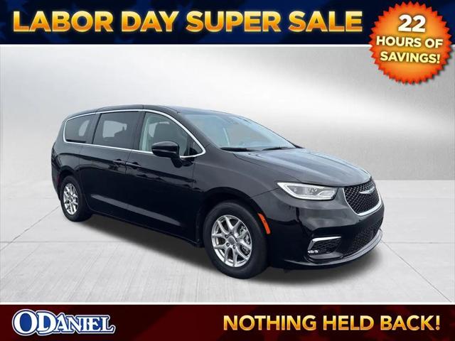 2024 Chrysler Pacifica Touring L for sale in New Haven, IN