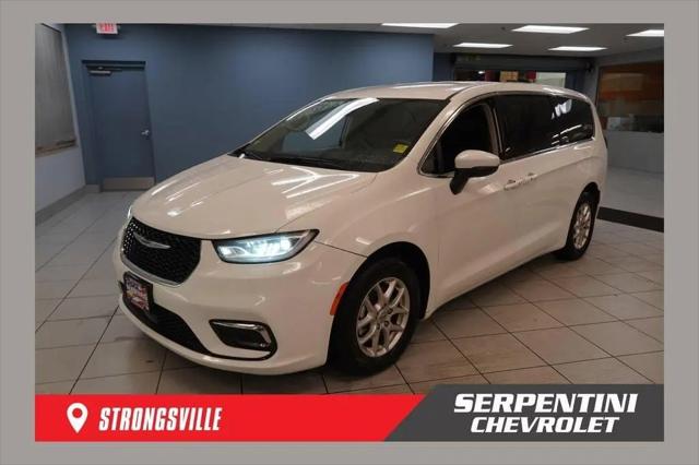 2023 Chrysler Pacifica Touring L for sale in Strongsville, OH