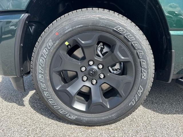 2027 RAM Ram 1500 RAM 1500 EXPRESS CREW CAB 4X4 57 BOX