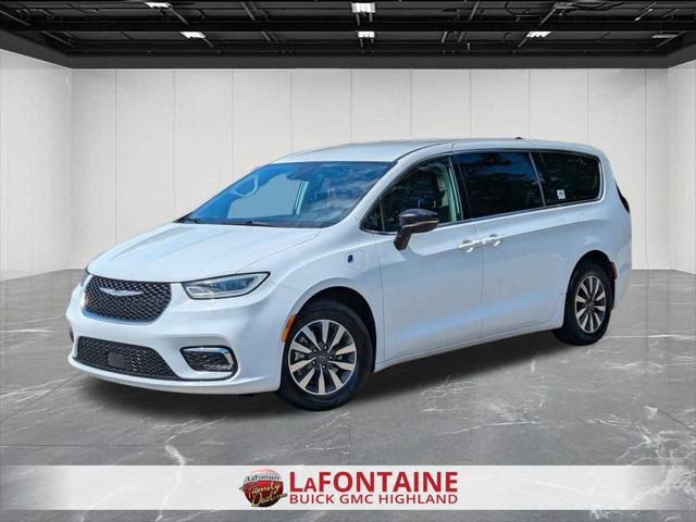 2024 Chrysler Pacifica Hybrid Select for sale in Highland, MI