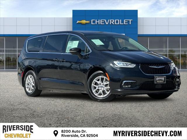 2023 Chrysler Pacifica Touring L for sale in Riverside, CA