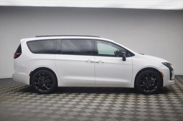 2027 Chrysler Pacifica PACIFICA SELECT