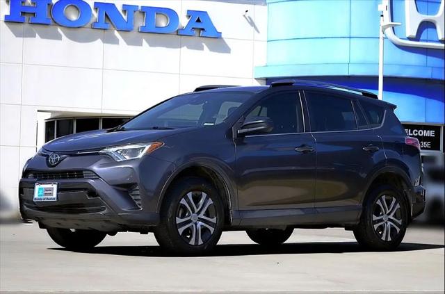2018 Toyota RAV4 LE for sale in Denton, TX