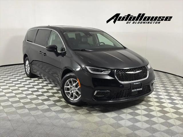2023 Chrysler Pacifica Touring L for sale in Bloomington, IL
