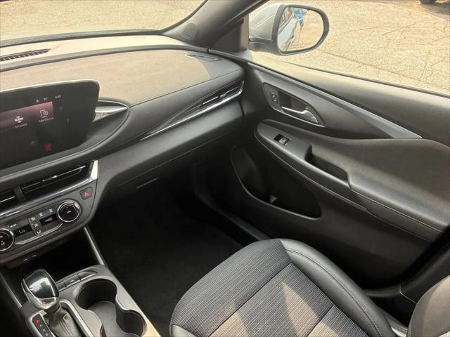 2025 Buick NV Preferred FWD