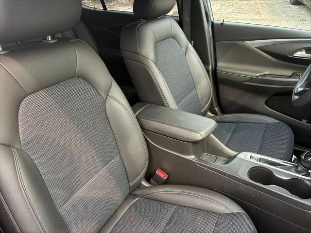 2025 Buick NV Preferred FWD