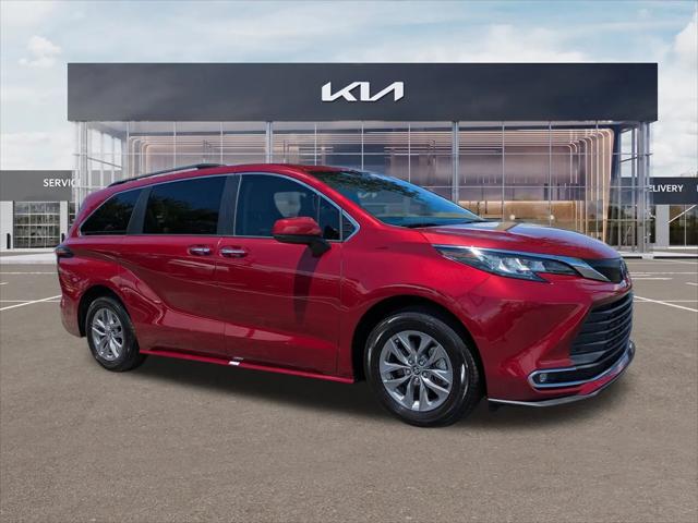2022 Toyota Sienna XLE for sale in Fort Myers, FL