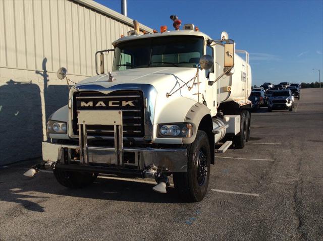 2011 Mack Granite 