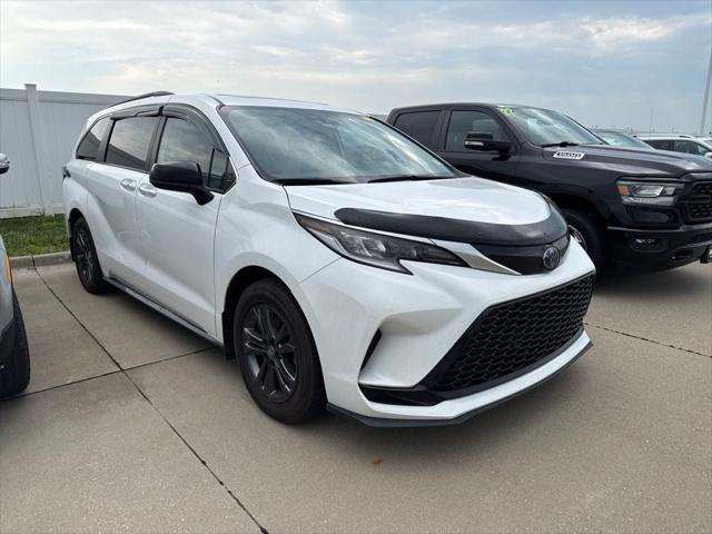 2023 Toyota Sienna LE for sale in Waukee, IA