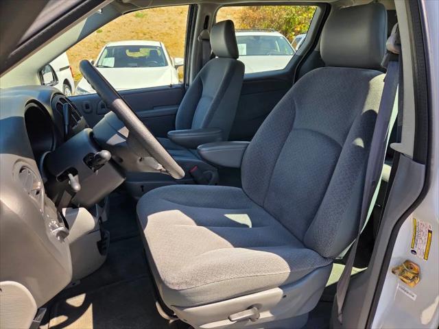 2005 Dodge Caravan SE