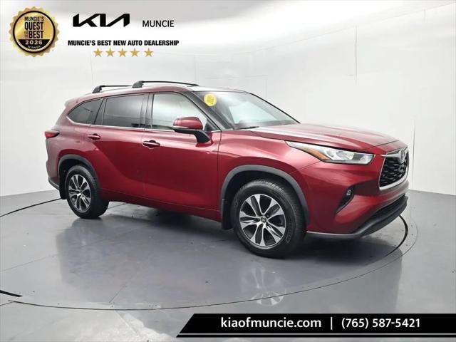 2020 Toyota Highlander XLE for sale in Muncie, IN