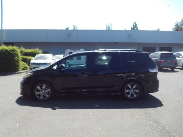 2012 Toyota Sienna SE 8 Passenger