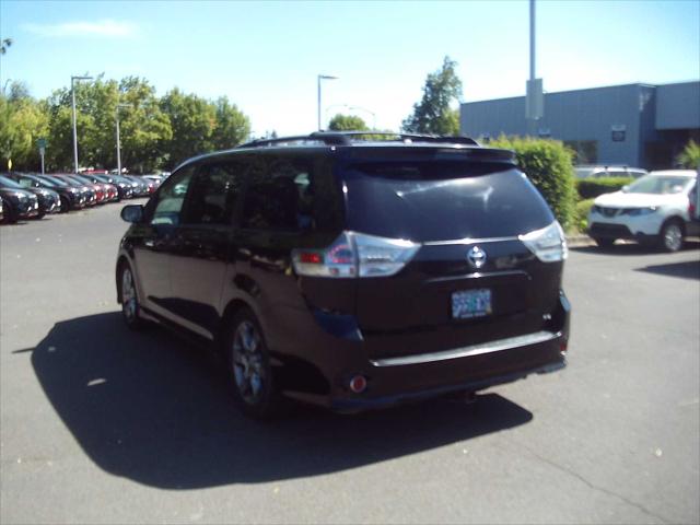 2012 Toyota Sienna SE 8 Passenger