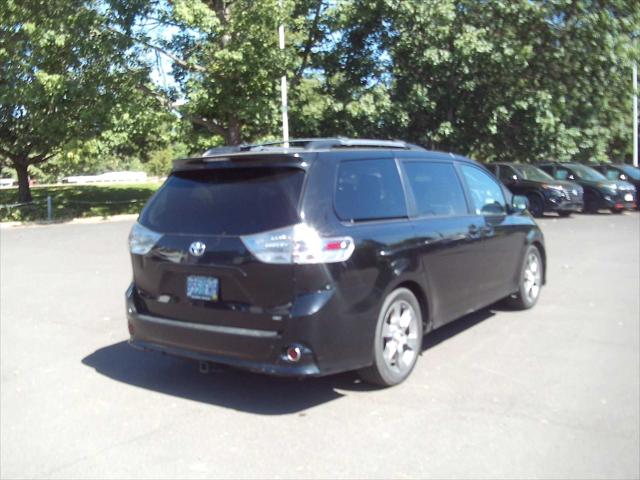 2012 Toyota Sienna SE 8 Passenger