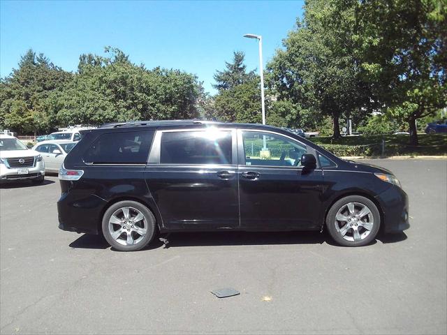 2012 Toyota Sienna SE 8 Passenger