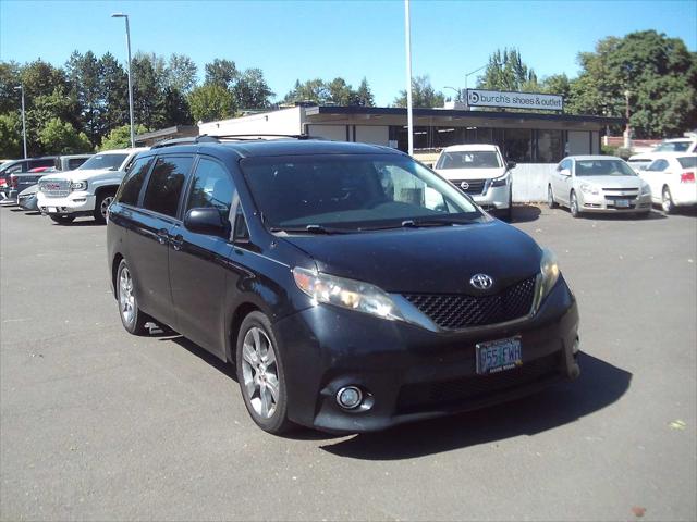2012 Toyota Sienna SE 8 Passenger