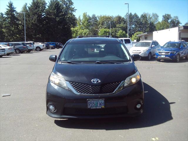 2012 Toyota Sienna SE 8 Passenger