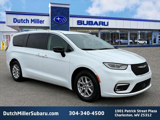 2024 Chrysler Pacifica Touring L for sale in Charleston, WV