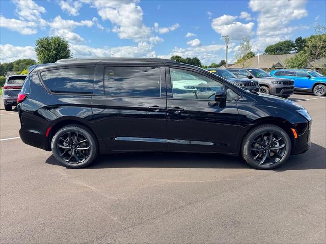 2027 Chrysler Pacifica PACIFICA LIMITED AWD 2027 Chrysler Pacifica PACIFICA LIMITED AWD