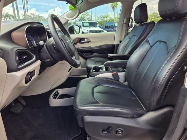 2017 Chrysler Pacifica Touring-L
