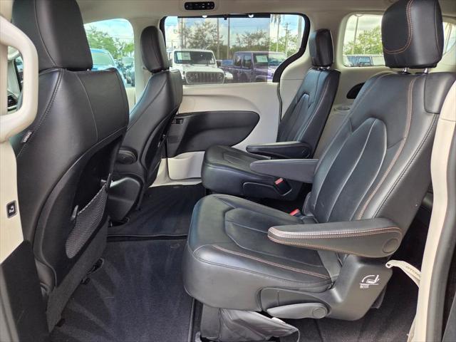 2017 Chrysler Pacifica Touring-L