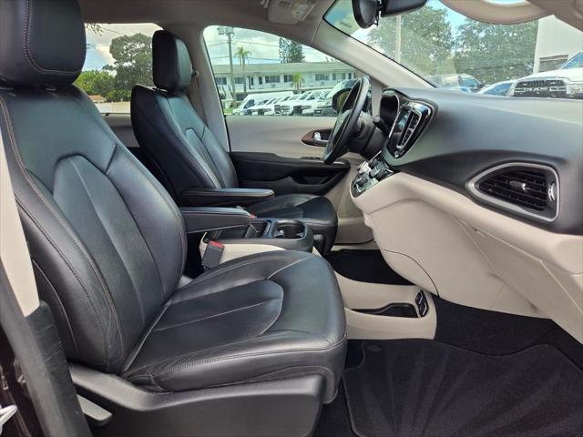 2017 Chrysler Pacifica Touring-L