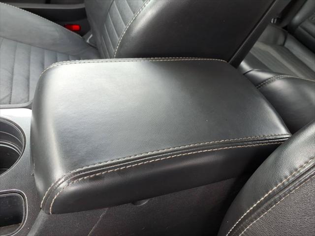 2013 Dodge Challenger SXT Plus