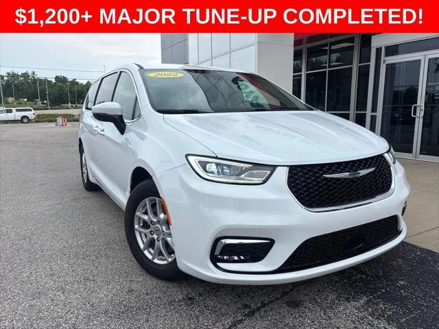 2023 Chrysler Pacifica Touring L for sale in Bloomington, IN