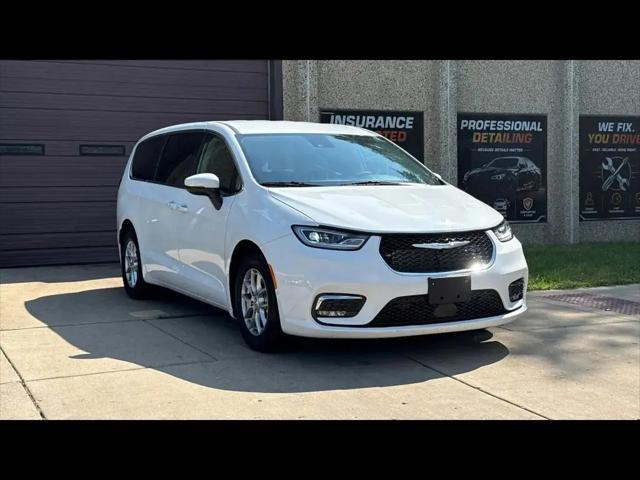 2023 Chrysler Pacifica Touring L for sale in Crystal Lake, IL
