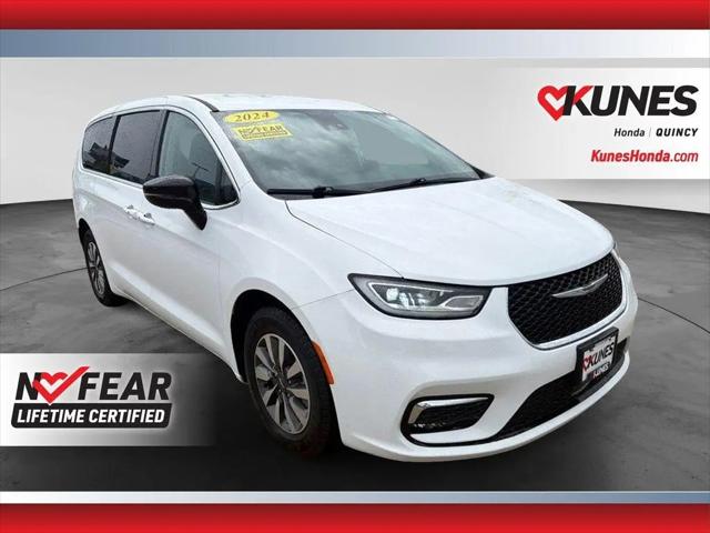 2024 Chrysler Pacifica Hybrid Select for sale in Quincy, IL