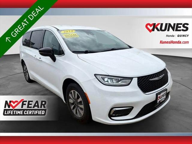 2024 Chrysler Pacifica Hybrid Select for sale in Quincy, IL