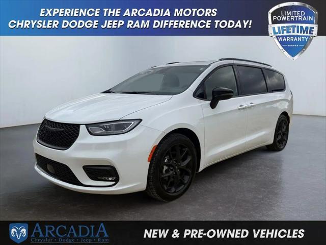 2025 Chrysler Pacifica Limited for sale in Arcadia, WI