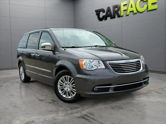 2016 Chrysler Town & Country Touring-L for sale in Parma, OH
