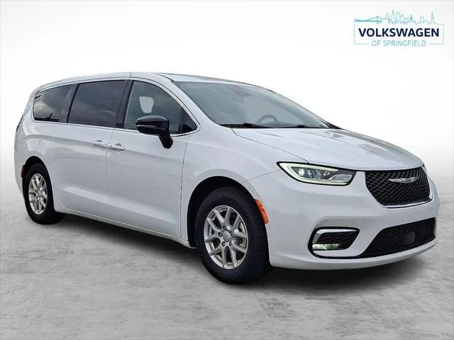 2025 Chrysler Pacifica Select for sale in Springfield, PA