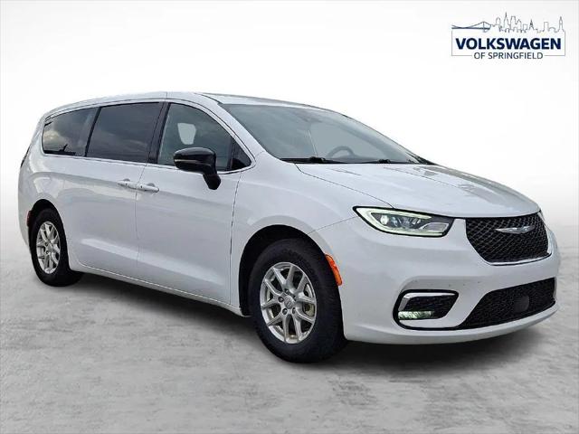 2025 Chrysler Pacifica Select for sale in Springfield, PA