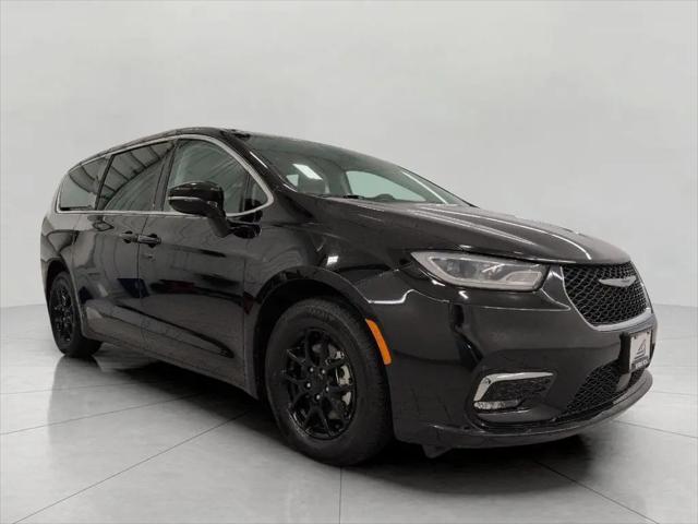 2024 Chrysler Pacifica Touring L for sale in Green Bay, WI